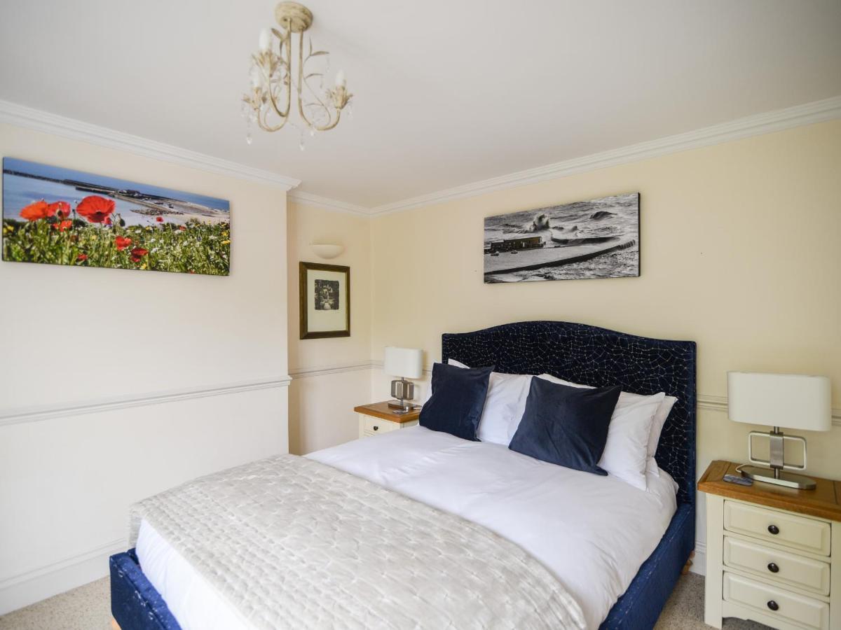 5 St Michaels House Apartment Lyme Regis